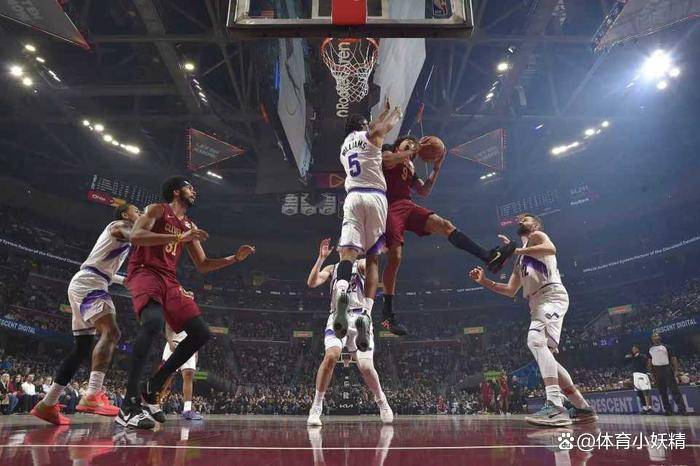 关于风云突变尼斯赛前更衣室发声，荷甲版图或变，引发热议，赛程密集仍需轮换的信息-AYX SPORTS